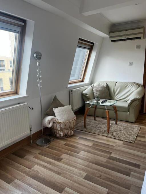 Quirky Studio Flat Selfcontained Londres Exterior foto