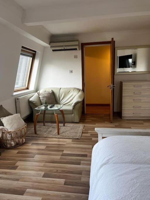 Quirky Studio Flat Selfcontained Londres Exterior foto